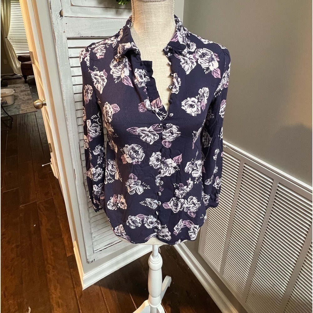 ModCloth Thoroughly Ladylike Button Up Top. Navy/Purple floral. Size S